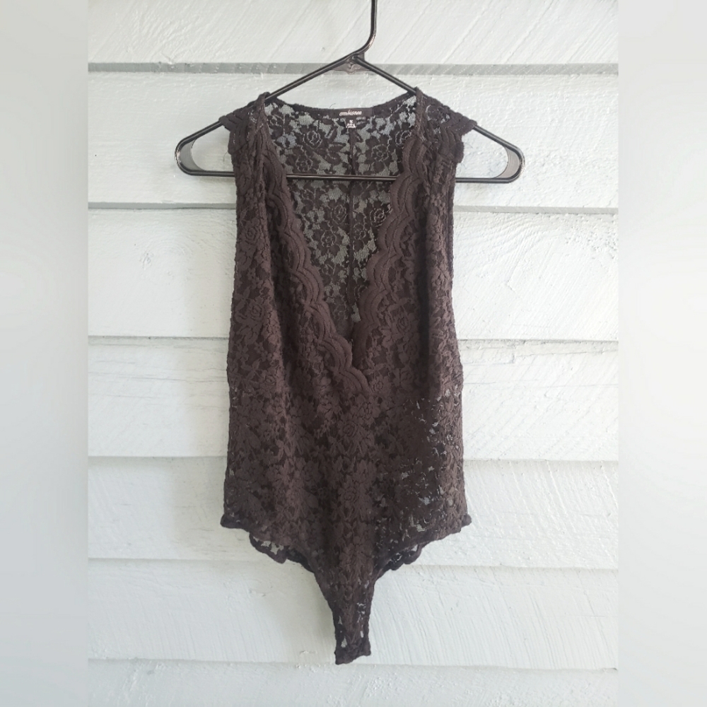 Lace sleeveless bodysuit